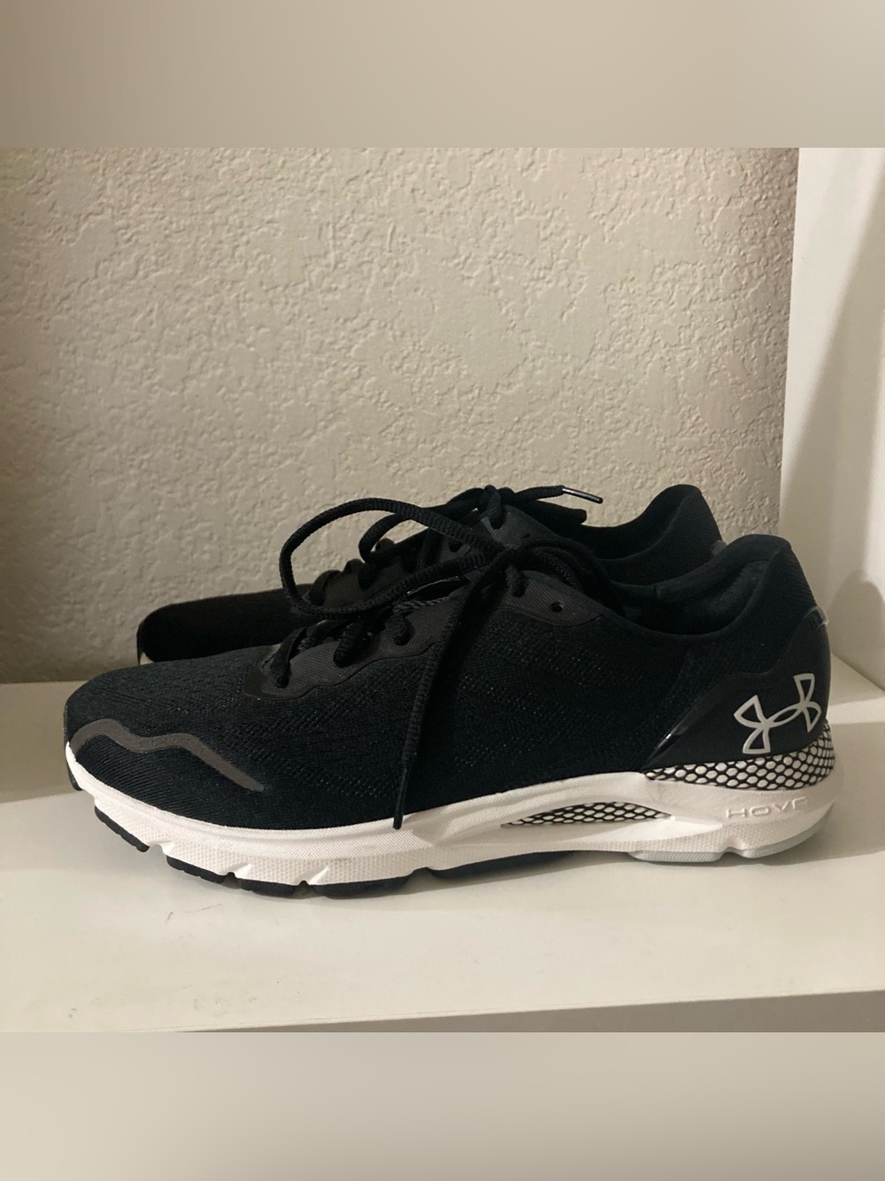 Under Armour black Hovr Sonic Size 8